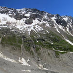 schönes Breitbildfoto von der Terrasse der Anenhütte aufgenommen, mit Blick auf den Langgletscher