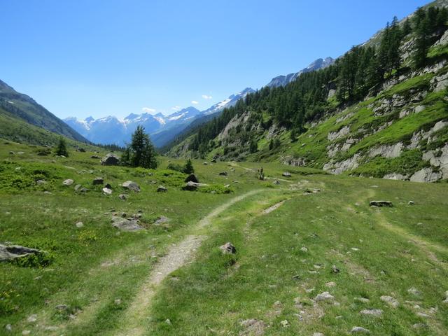 vorbei am schönen Grundsee 1837 m.ü.M.