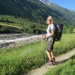 Mäusi freut sich auf die Wanderung hinauf zur Bietschhornhütte