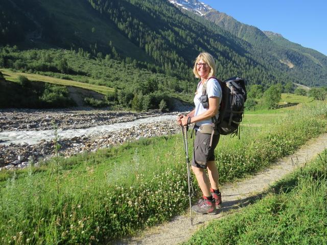 Mäusi freut sich auf die Wanderung hinauf zur Bietschhornhütte