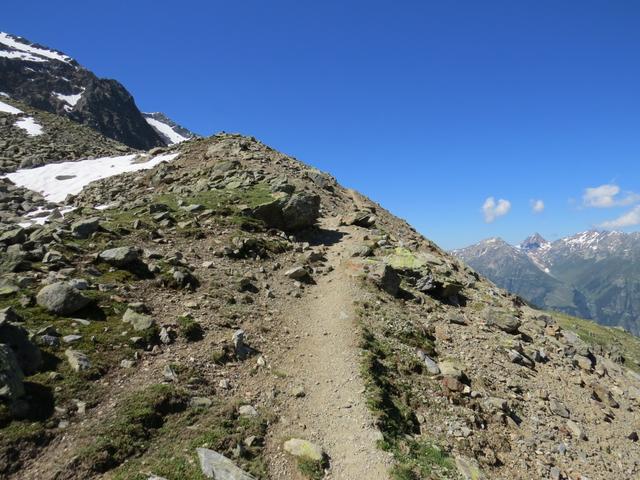 das "schwierigste" haben wir nun hinter uns. Auf einfachem Bergpfad geht es nun weiter aufwärts