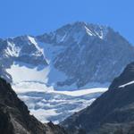 das Bietschhorn herangezoomt. Wahrlich ein Koloss von einem Berg