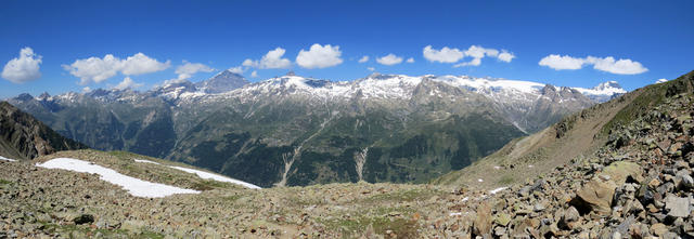 sehr schönes Breitbildfoto, mit Blick auf die gegenüberliegende Talseite. Links das Balmhorn