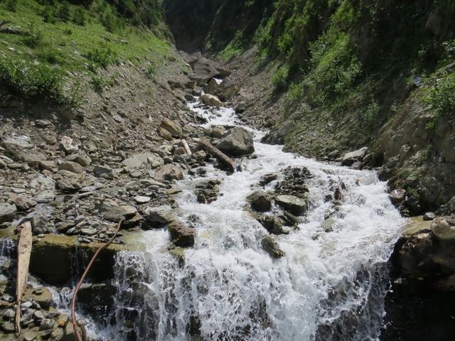 über diesen Bach möchten wir nicht gehen, wenn er viel Wasser von den Bergen ins Tal führt