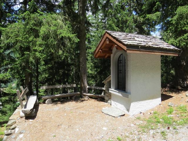 kurz danach, legen wir bei diesem schön renovierten Gebetsstock, eine kurze Pause ein