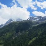 Blick hinauf zum Bietschhorn und Richtung Bietschhornhütte