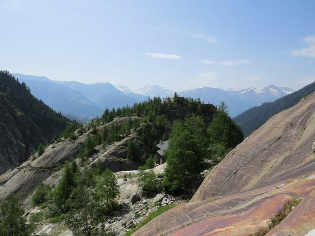 Blick zur schön gelegenen Burghütte