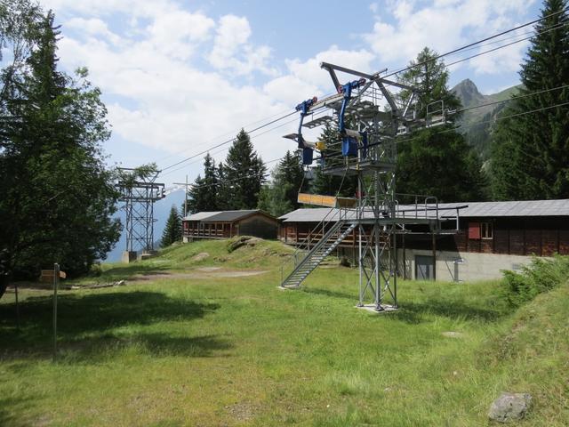 bei der Mittelstation der Seilbahn auf Titter. Die Seilbahn gehört der Kraftwerke Fieschertal und ist nicht öffentlich