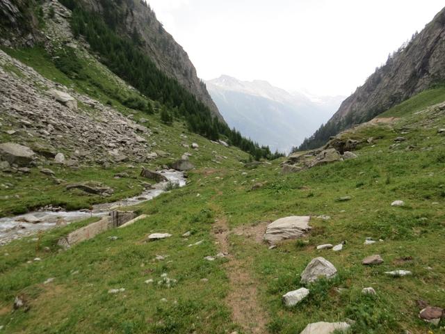 beim Bildstock auf 1537 m.ü.M. kehren wir um und laufen talauswärts