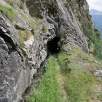 die Suone führt durch herausgeschlagene Tunnels