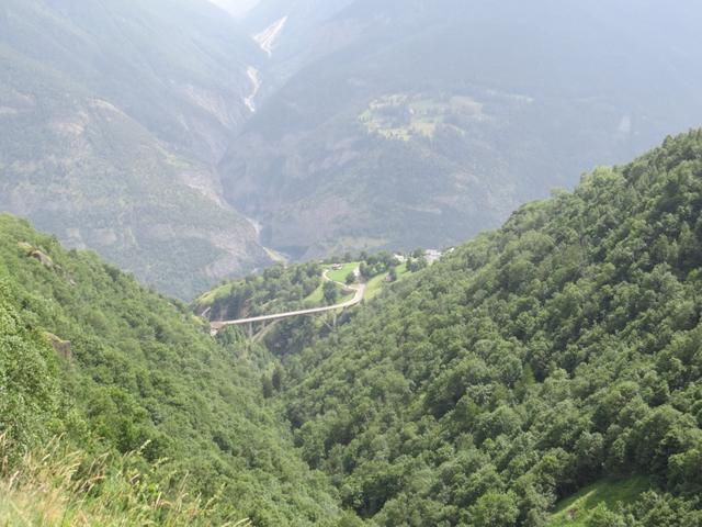 Blick auf die Brücke die Birgisch mit Mund verbindet