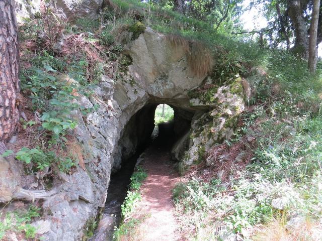 und wieder erscheint ein Tunnel