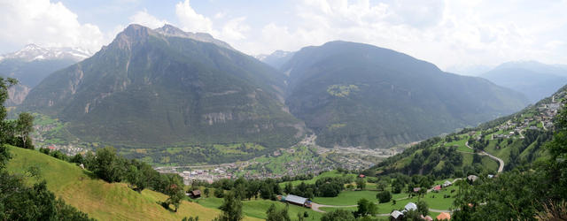 schönes Breitbildfoto auf das Simplongebiet, Brig, Nanztal und das Rhonetal