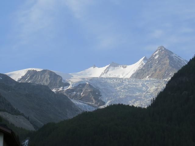 Blick Richtung Balfrin, Riedgletscher, Nadelhorn, Hobärghorn und Dirruhorn