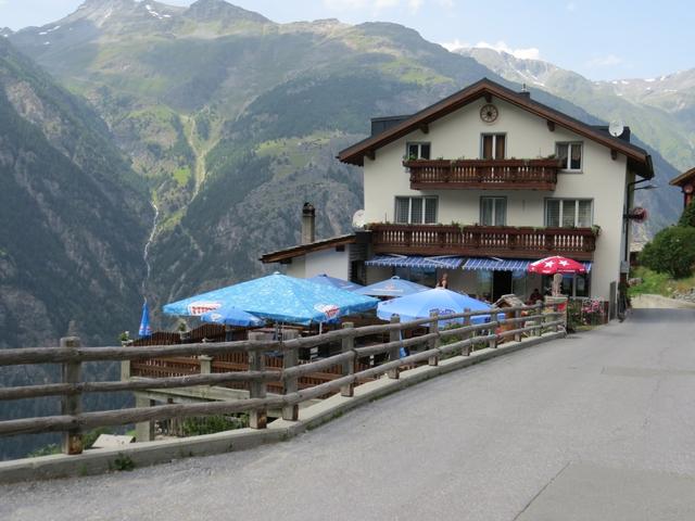 in diesem Restaurant bei Gasenried, legen wir eine Pause ein, geniessen ein Bierchen und eine traumhafte Aussicht