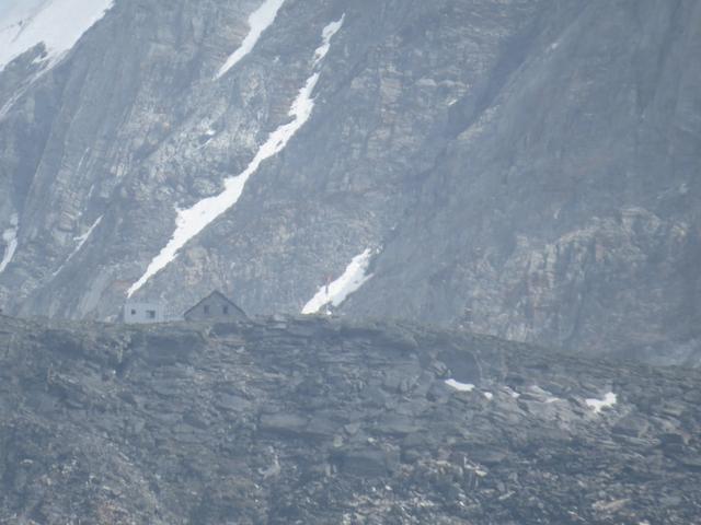 die Bordierhütte herangezoomt. Vor ein paar Stunden, waren wir noch dort oben