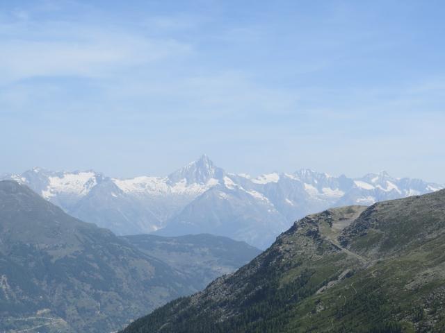 Blick zum weit entfernten Bietschhorn