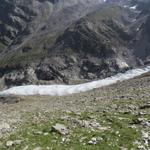 Tiefblick zur schmalen Zunge des Riedgletscher