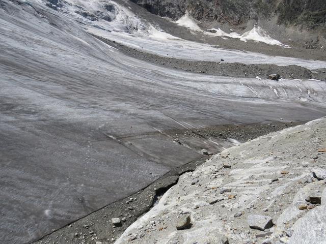 noch ein paar Sxhritte und wir stehen wieder auf dem Gletscher