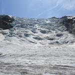 Blick hinauf zum gewaltigen Eisbruch des Riedgletscher
