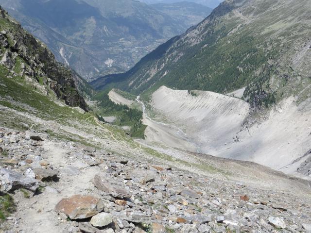 eine sehr eindrückliche Aussicht. Gut ersichtlich wie der Gletscher diese natürliche Wanne gebaut hat