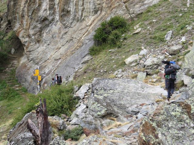 wir erreichen die Weggabelung bei Springelboden 2219 m.ü.M.