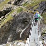 bei Punkt 2228 m.ü.M. überqueren wir über die solide Eisenbrücke den Wildibach