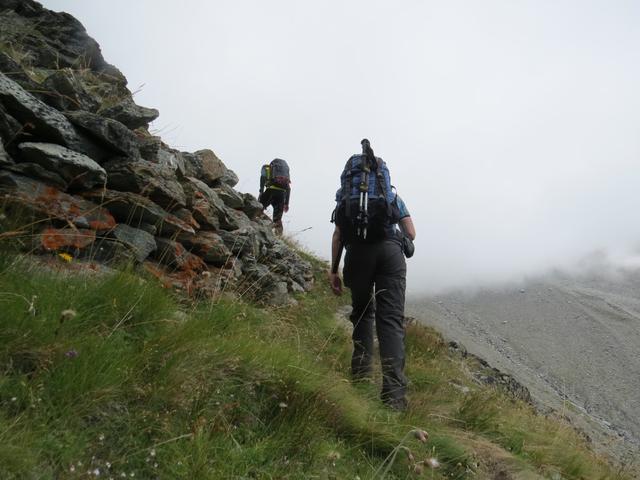 Nik immer vor uns, kann es kaum erwarten auf die Hütte zu gelangen und Lisa und Peter zu begrüssen