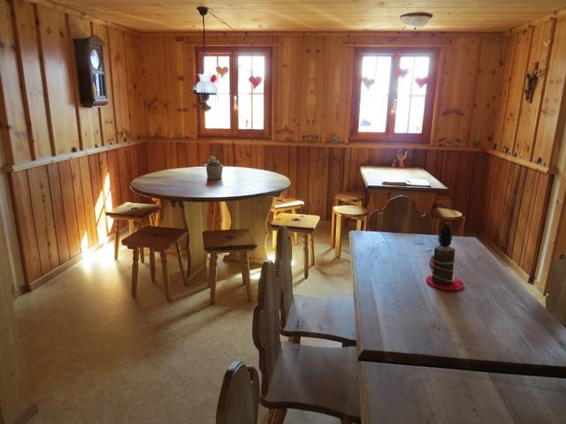 der Aufenthaltsraum der sehr schönen Kinhütte