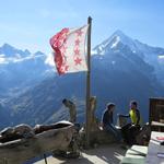 Nik und Lisa reden über die Kinhütte und das Wandern, die Hüttenbesucher und die Arbeit in so einer Hütte