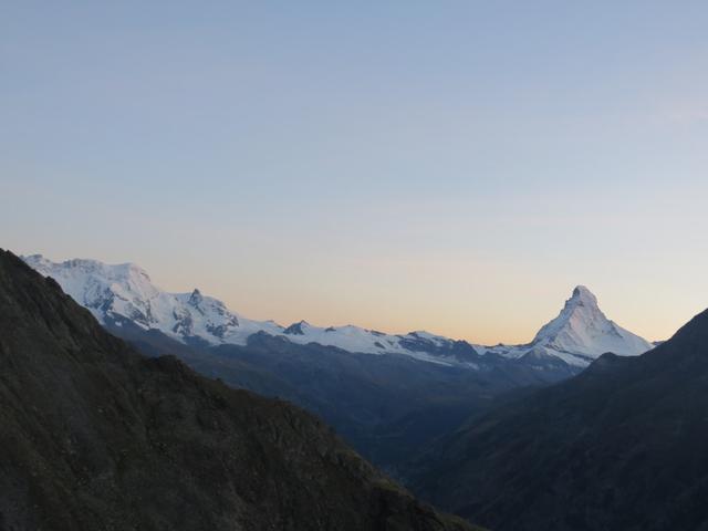 links das Breithorn, danach das klein Matterhorn und rechts das Matterhorn