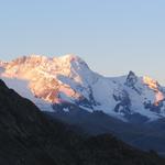 das schöne Breithorn liegt schon and der Sonne. Das klein Matterhorn liegt noch im Schatten