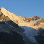 das Weisshorn. Diesen Berg konnten wir schon von der anderen Seite aus betrachten und zwar von der Cabane d'Arpitetta aus