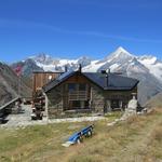 wir haben die sehr schön gelegene Täschhütte auf 2701 m.ü.M. erreicht