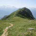 eine kurze aber sehr schöne Gratwanderung steht uns nun bevor. Blick von Punkt 2494 m.ü.M. zum Foggenhorn