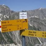 Wegweiser auf dem Foggenhorn 2569 m.ü.M.