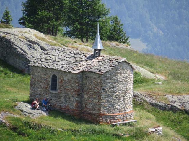 Blick zur schönen Kapelle "zum Schnee" auf der Alpe Nessel