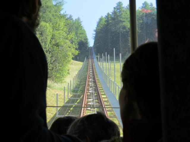 bequem lassen wir uns mit der Bahn hinauf nach Tignousa fahren