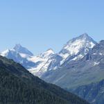 links das Matterhorn dann der Dent d'Hérens und rechts der Dent Blanche