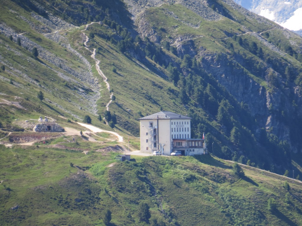 Blick zum Hotel Weisshorn