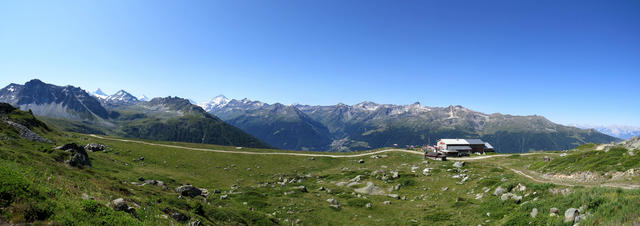 sehr schönes Breitbildfoto mit Blick zur Cabane Bella Tola. Bei Breitbildfotos, immer danach noch auf Vollgrösse klicken