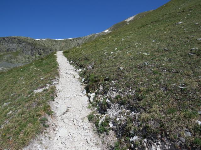 der Bergpfad ist aber nicht ausgesetzt und immer gut ersichtlich