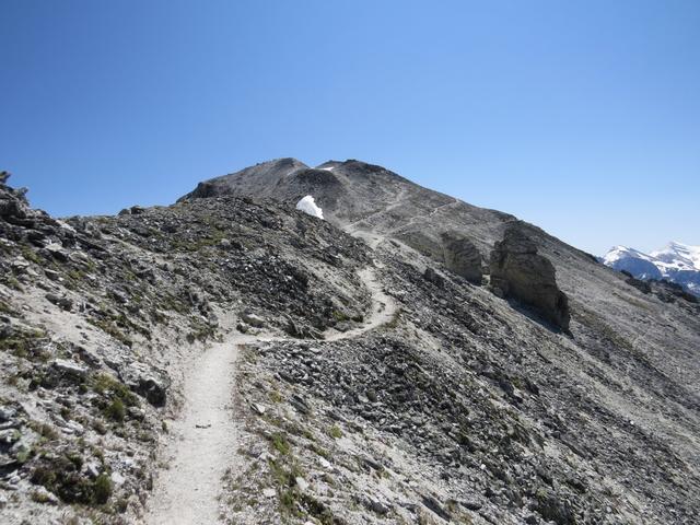 der Gipfel der Bella Tola taucht vor uns auf