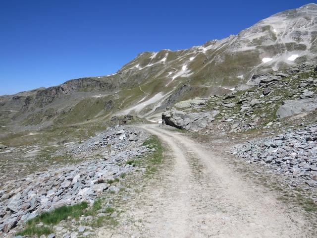 wir haben den Pas du Boeuf hinter uns gelassen uns laufen nun zum Lac de la Bella Tola