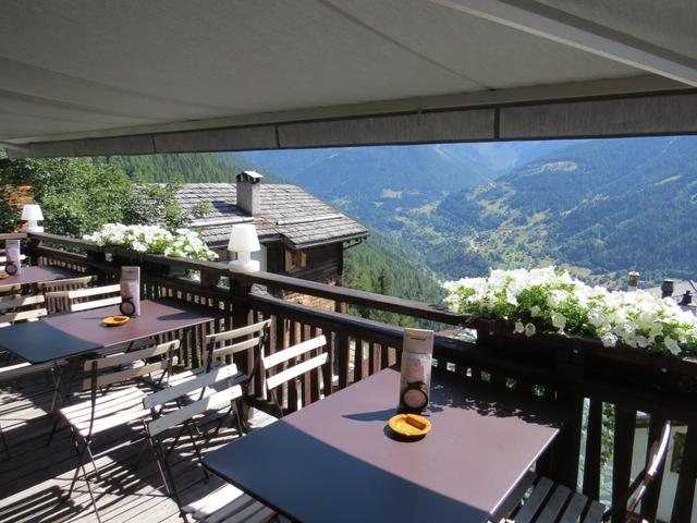 wir haben auf der Terrasse gegessen. Freundliche Bedienung, super Aussicht, gutes Essen, empfehlenswert