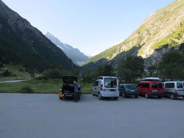 beim grossen Parkplatz am Ende des Val d'Anniviers 1675 m.ü.M.