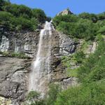 beim aufwärts laufen, können wir einen schönen Wasserfall bestaunen 1822 m.ü.M.