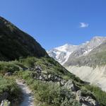 rechts von uns der Gletschertrog vom Zinalgletscher