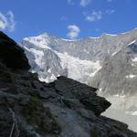 Blick von Punkt 2723 m.ü.M. in die vergletscherte Bergwelt