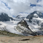 wunderschönes Breitbildfoto, aufgenommen bei der Cabane du Grand Mountet